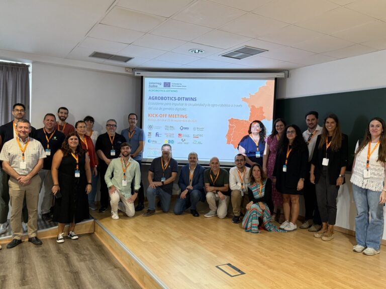 Foto de grupo de los socios durante la reunión de lanzamiento