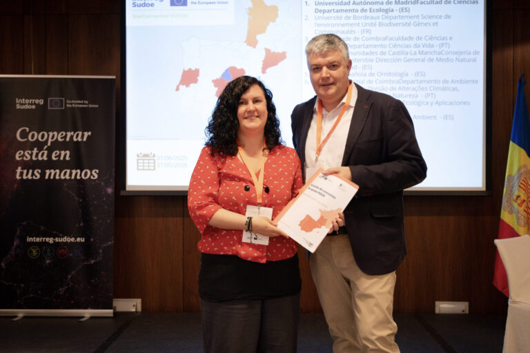 Foto_acuerdo_BeeConnected