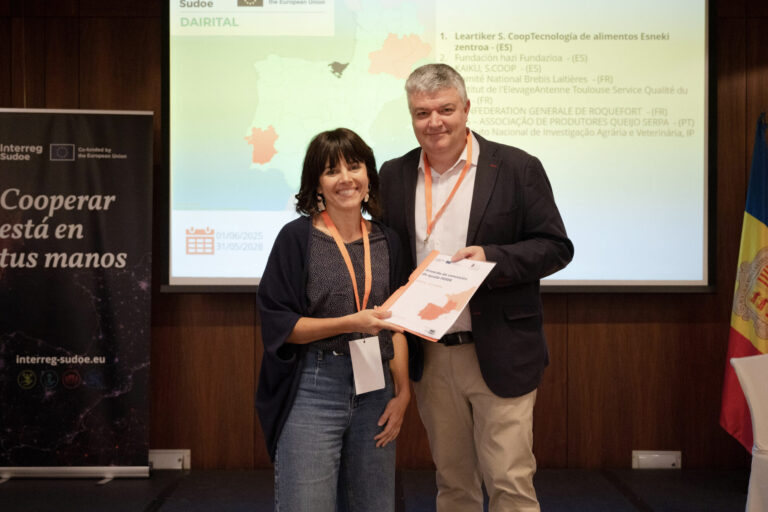 Foto_acuerdo_Dairital