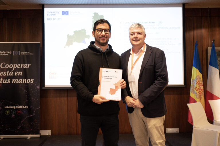 Foto_acuerdo_Relight