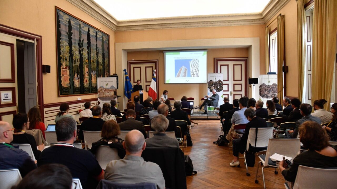 1BC53E9F-70FB-8382-3904-EE2406BC2352