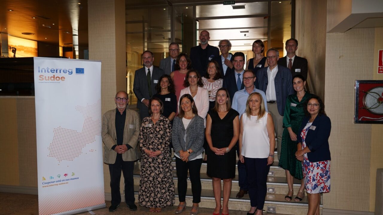 AD4E6DB7-7106-7954-EA01-3C50F886D28C