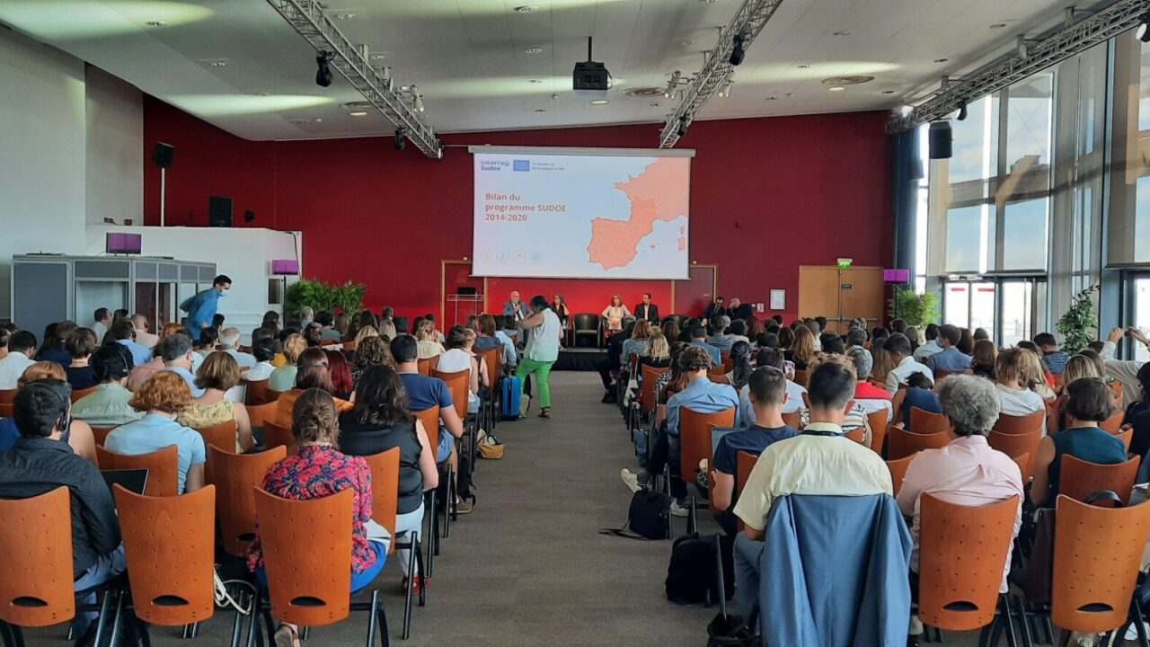 B28E2944-D8B6-4A35-B0B6-27F33FF96948