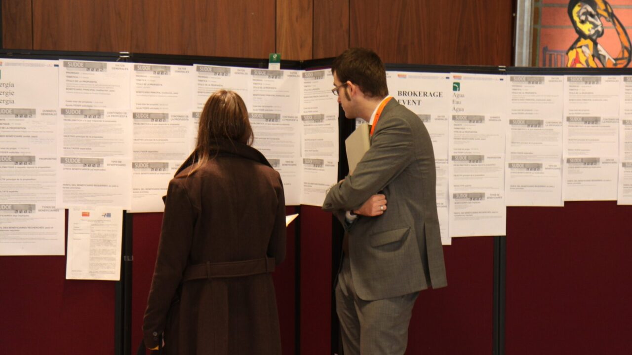 E701E131-1ECB-8B77-7FD3-D050FFB6D2C9