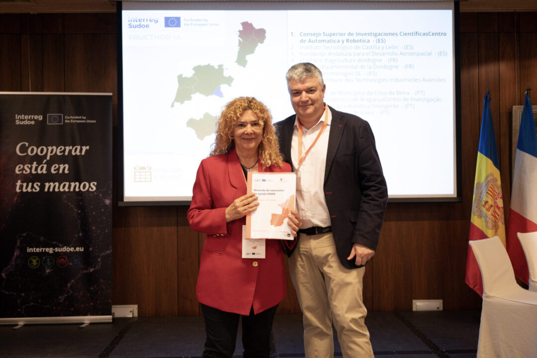 Foto_acuerdo_FructhorIA263